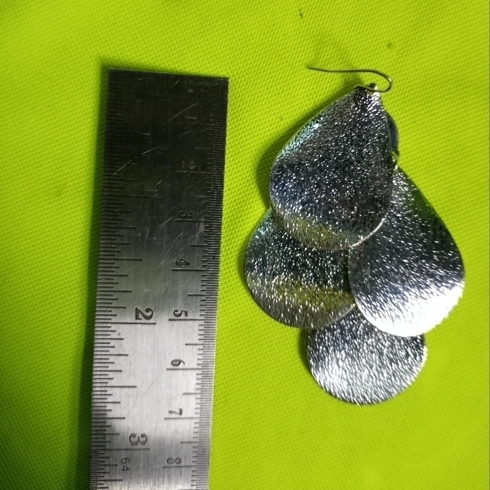 Silvertone Large Dangle Wire Earrings - image 3